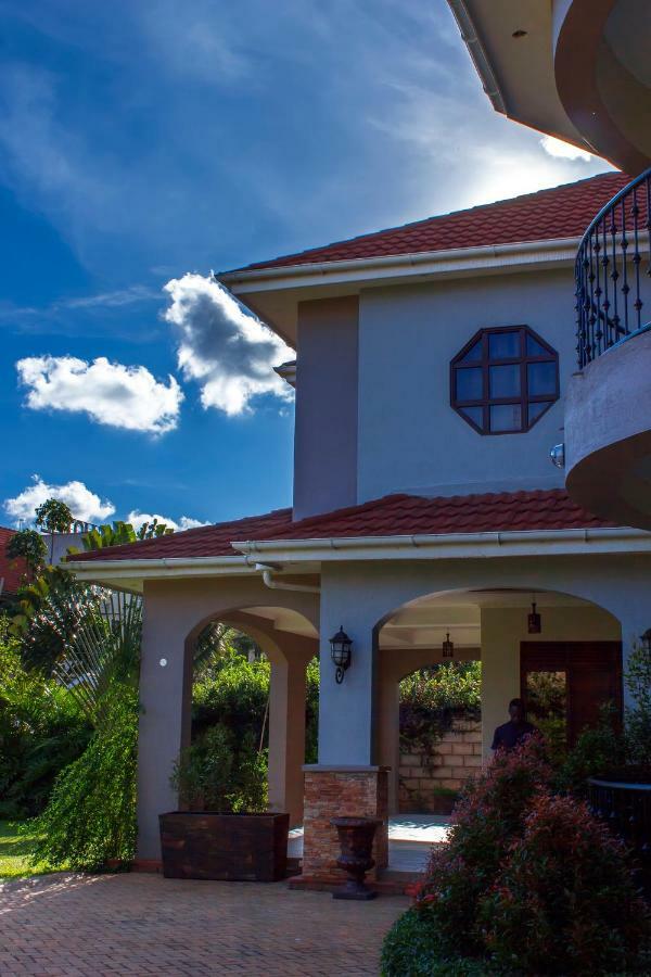 Akasu Bed And Breakfast Kampala Extérieur photo